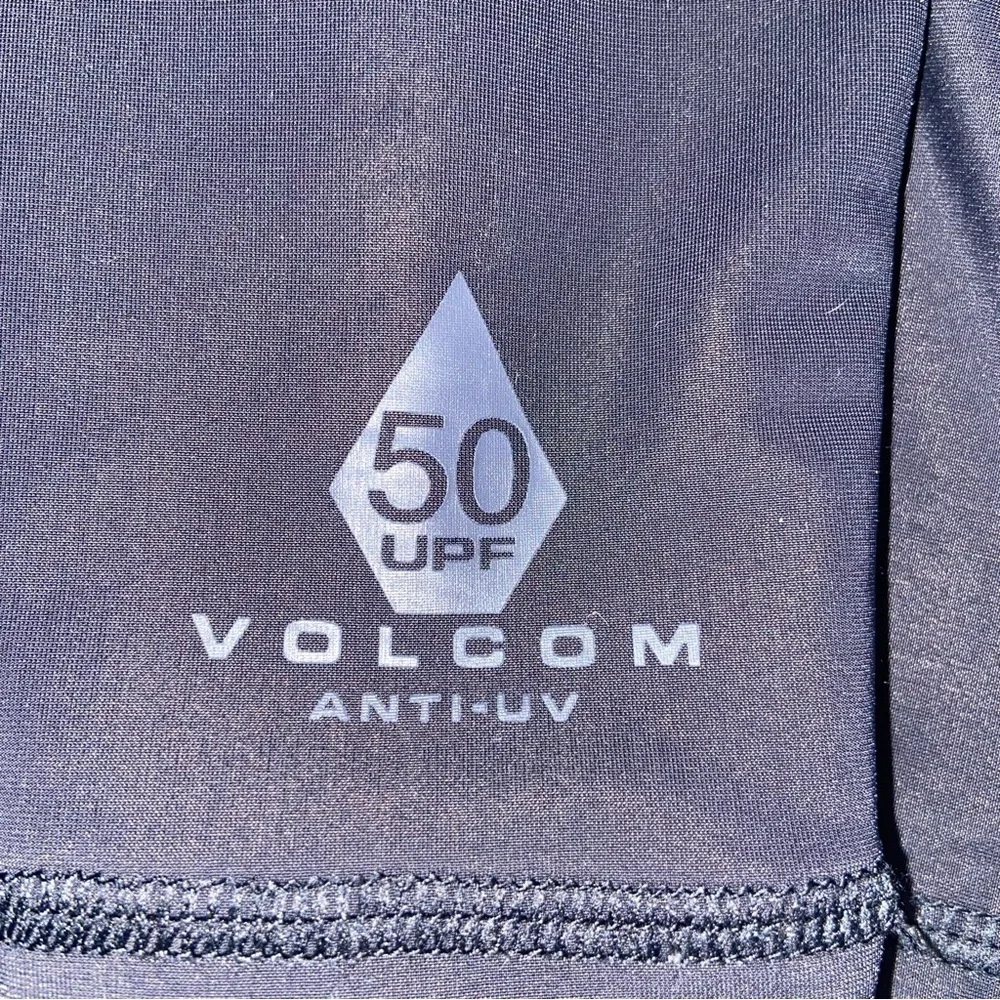 Volcom Youth Large UPF 50 Rash Guard Surf Shirt Black Long Sleeve Swim Top